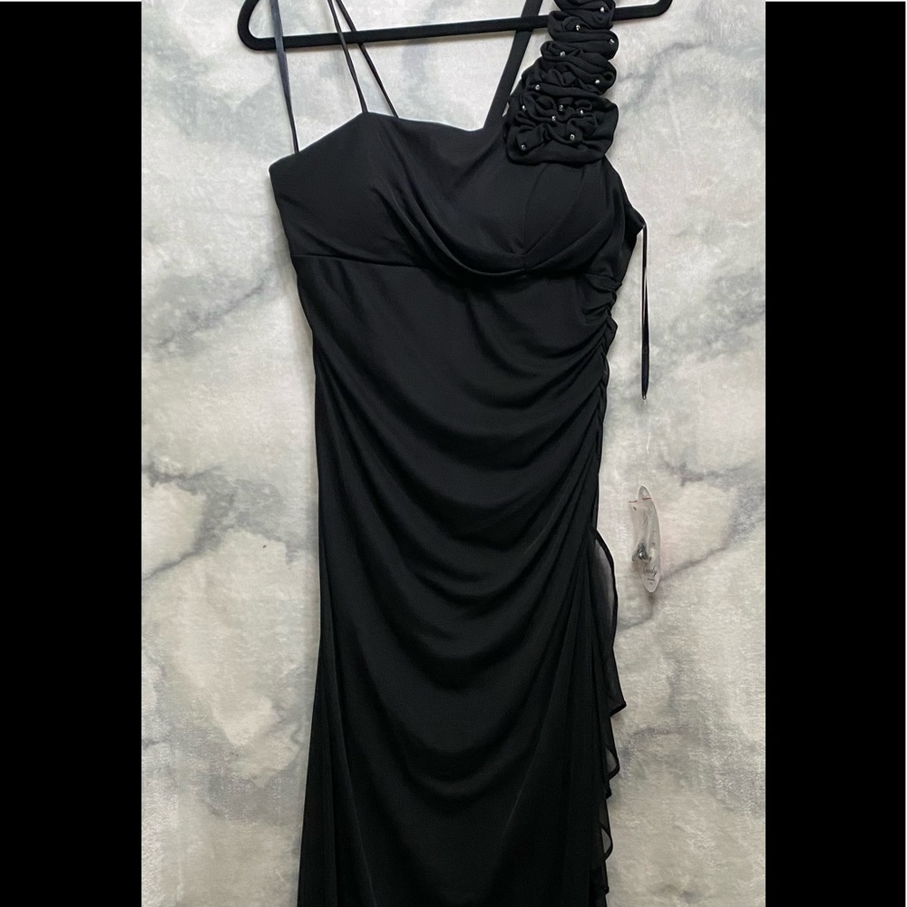 NWT Cindy One Shoulder Gown